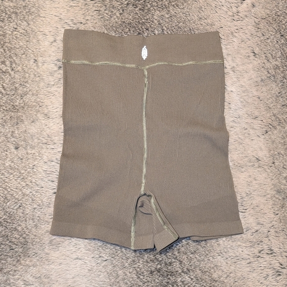 Free People Movement Free Throw Short Ribbed Army Green Women's Large - Picture 4 of 6